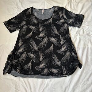 LuLaRoe Black and Gray Patterned Short Sleeve Top